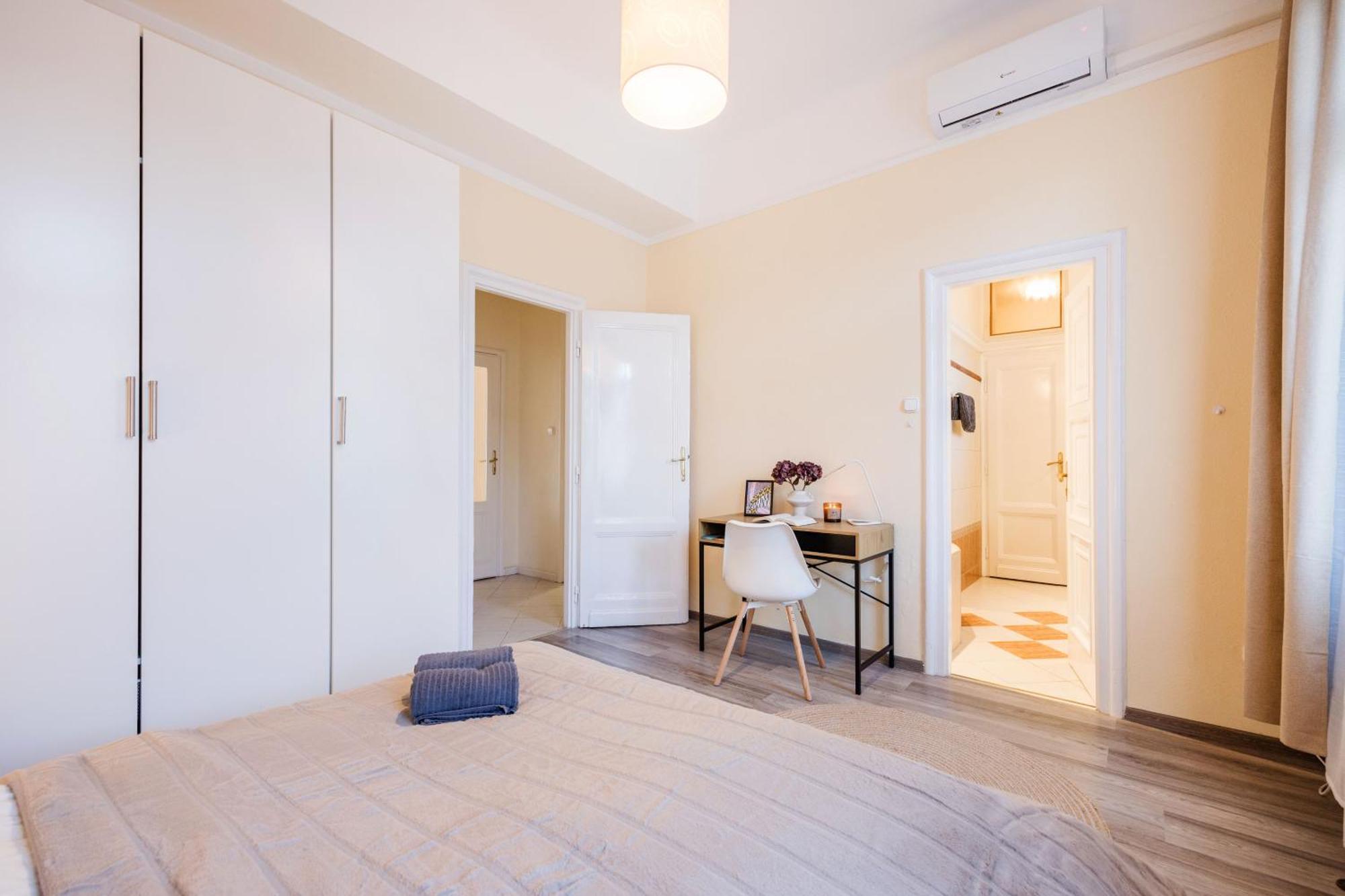Apartament Magnificent 3br With Balcony By Dohany Synalogue *