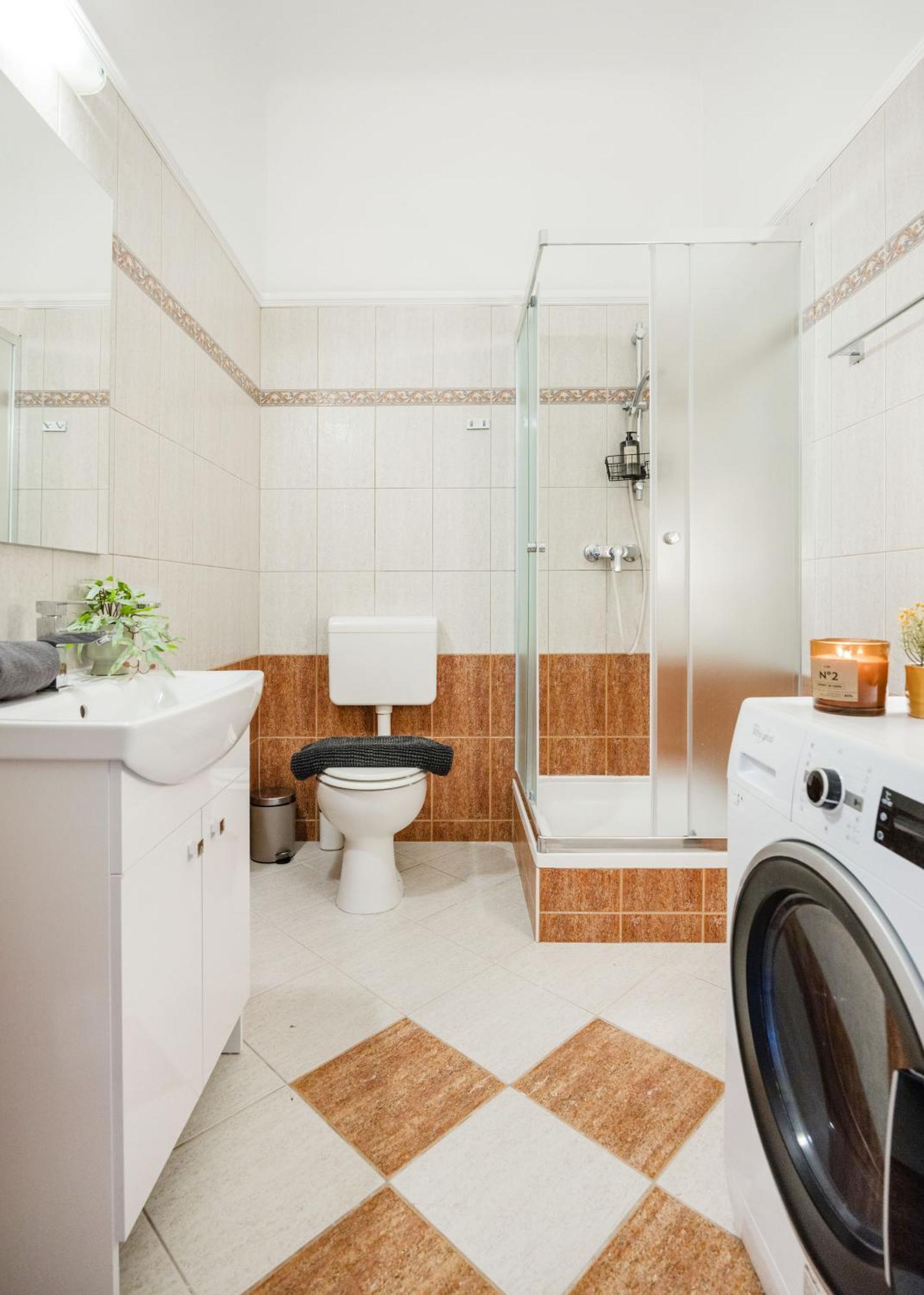 Apartament Magnificent 3br With Balcony By Dohany Synalogue *